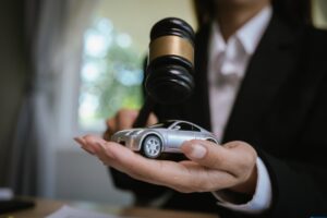 Oak Park car accident lawyer image showing gavel and car symbolizing legal help after a crash